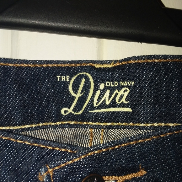 Old Navy Diva - Picture 5 of 6